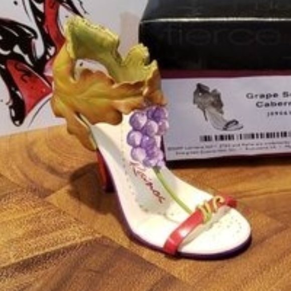 **RARE**  Just the Right Shoe, Grape Song Cabernet, Circa 2009, J090612 - Picture 2 of 10